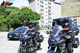 Non si fermano all'alt dei carabinieri, da Borgo Nuovo alla stazione centrale tre arresti e una denuncia
