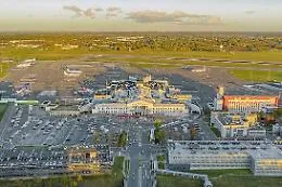 Allarme giallo per potenziali droni: aeroporto di Vilnius chiuso, la Nato fa decollare i caccia