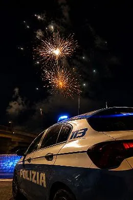 Modica, esplosione non autorizzata di fuochi d'artificio: denunciato un 22enne