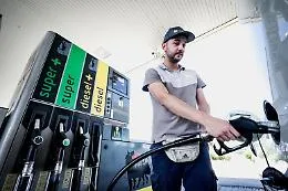 La guerra spinge i prezzi: Diesel senza freni, in autostrada sfiorata la quota di 2,30 euro al litro (ma si va verso i 2,50)