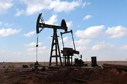 Hormuz e Mar Rosso a rischio, fiammata dell'oro nero: il petrolio Brent abbatte la soglia dei 107 dollari 