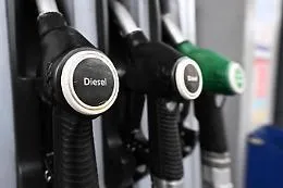 Carburanti, corsa contro il tempo sul nodo accise (che scadono gioved&igrave; 17): tre scenari sul tavolo del Ministero 