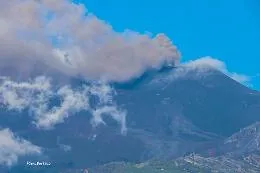 Etna, cenere anche senza colate o fontane di lava. Ecco cosa succede dentro il vulcano: nuovo scenario, stessi disagi