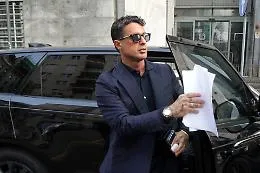 Bancarotta fraudolenta, Fabrizio Corona patteggia e paga 90.000 euro: la madre assolta
