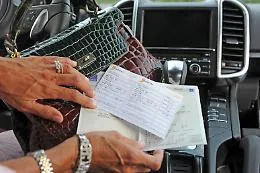 Niente pi&ugrave; bollo auto per 14,5 milioni di veicoli. Meloni: &laquo;Via una delle tasse pi&ugrave; odiate&raquo;