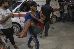 Tragedia a Gaza City: 20 le vittime accertate del crollo di un edificio, almeno 50 bambini sotto le macerie