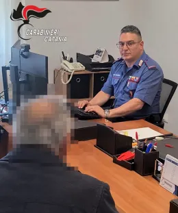 Finto sms delle Poste e telefonata ad anziano che cade nella trappola: quattro denunciati 
