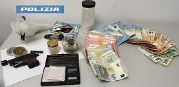 All'anagrafe disoccupato, si dava un gran da fare ingegnandosi con armi "fantasma" e droga nel Catanese 