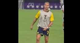 Ronaldo ma che fai? Il pubblico inneggia a Messi e CR7 risponde come all'osteria: il video fa il giro del web
