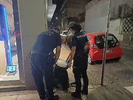 I "furbetti" dei rifiuti a Catania, task force in azione nella notte: 110 sanzioni per abbandono ed errata differenziata