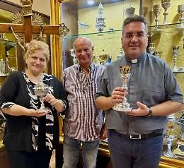 San Giovanni Gemini, un'eredit&agrave; di fede nel nuovo santuario: calice e pisside donati da Irene Catarella