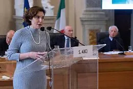 Aggressioni ai prof, la scrittrice e docente siciliana Stefania Auci: &laquo;Tra scuola e famiglia &egrave; venuto meno il confine&raquo;
