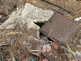 Pozzallo, la denuncia di Pisana: "Tombini sistemati male, sono un pericolo per i pedoni"