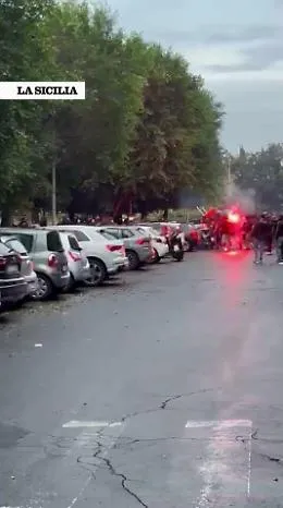 Catania, il video degli scontri tra diverse fazioni del tifo rossazzurro in piazza Montessori