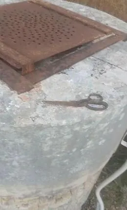 Vittoria borderline, una forbice arrugginita e cavi tranciati al serbatoio di via dei Fanti