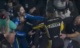 Nascar nel caos, volano i cazzotti dopo lo schianto a fine gara: il video &egrave; virale