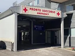 Notte di violenza al pronto soccorso del San Marco: botte da orbi ad infermiere, a due vigilanti e al parente di un paziente