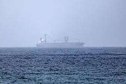 Proiettile nello Stretto di Hormuz: petroliera colpita e due membri dell'equipaggio feriti