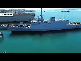Augusta, Nave Foscari fuori dal bacino: ora si prosegue a galla