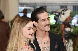 Damiano David e Dove Cameron, il "s&igrave;" a Montalcino: e i fan sognano la reunion dei Maneskin 