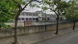 Coltello nascosto nei bagni, 14enne voleva aggredire la prof: fermato