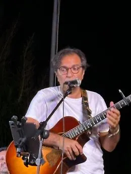Salvatore La Carrubba vola a Roma con "Vento di Marzo": una canzone per sconfiggere l'anoressia