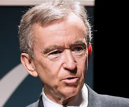Arnault blinda LVMH e fa volare Dior con l'opa sulla holding