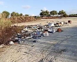 Rifiuti abbandonati a Vittoria, lo scempio di via Madonna della Salute