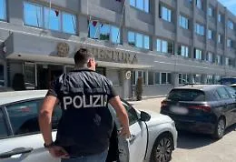 Fermato in scooter con droga e contanti: pusher recidivo denunciato a Catania

