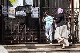Scontro su tetti percentuali, accuse di razzismo e caos su burqa e niqab: il decreto Scuola non ancora al Colle