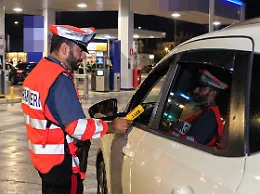 Misterbianco, guida ubriaco contromano nella notte sulla Statale 121: bloccato dai carabinieri prima di un disastro