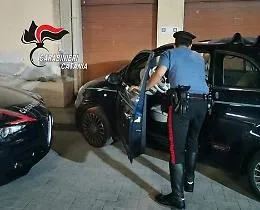 Gravina di Catania, sorpreso di notte con un coltello in auto: denunciato un 21enne