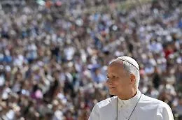 Papa Leone XIV a Parigi: inizia il viaggio in Francia. Scambio epistolare con Mattarella

