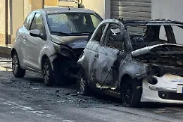 Vittoria, auto data alle fiamme in via Coria