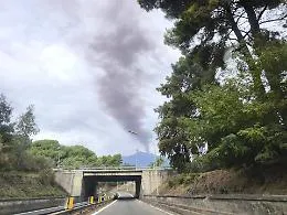 Cenere dell'Etna, si estende fino a domattina lo stop ai voli all'aeroporto di Catania