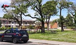 Carabiniere fuori servizio salva un uomo ferito per una caduta in un parco 