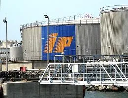 Carburanti, dopo Eni anche Ip fissa il tetto ai prezzi: scatta domani e potrebbe estendersi anche a Esso