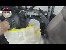 Armi pronte all'uso in un container a Catania: arrestato 27enne con pistole, revolver e munizioni