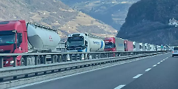 Il caro-carburante ferma gli autotrasportatori siciliani: blocco di cinque giorni e perdite fino a 900 euro al giorno  