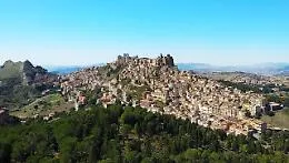 Troina accoglie la Lampada della Pace di Assisi: quattro giorni di dialogo e solidariet&agrave;