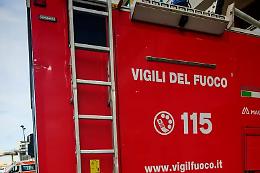 Tragico volo in piazza Gae Aulenti per un 21enne: morto dopo una caduta da 15 metri