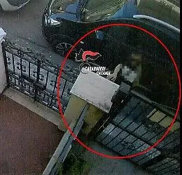 Truffa a un'80enne: gioielli per aiutare la nipote, scatta l'arresto per una coppa di siracusani