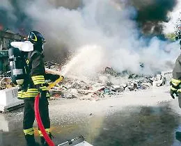 Emergenza ecomafie in Sicilia, dai roghi al traffico di rifiuti: nell'isola uno su dieci dei reati italiani