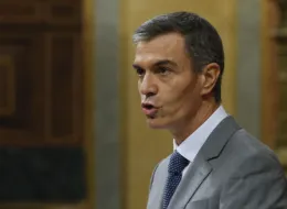 I decreti di S&aacute;nchez naufragano per il no di Junts: premier in bilico tra le proteste con pentole e padelle