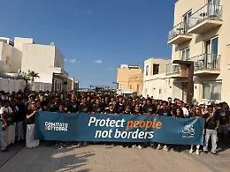 Lampedusa, 13 anni dopo il ricordo della strage in mare con 368 vittime: la memoria diventa impegno per salvare vite