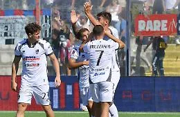Catania - Crotone 2-1 - finale. Zunno in diagonale porta avanti gli ospiti.  Insigne la pareggia al 23' s.t. Coda su rigore fa 2-1 nel recupero