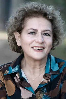 Mary Cipolla in 'Femminile plurale': voci, ironia e coraggio al Teatro Agricantus