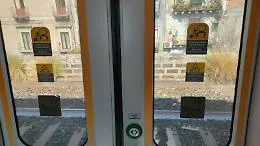 Paura sui binari agli Archi della Marina: uomo in stato di ebrezza blocca il treno per Messina