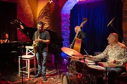 Monk Jazz Club celebra 10 Years Together: Francesco Cafiso apre "Blue Island Echoes"