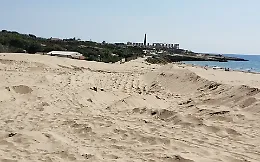 Lavori con le ruspe sulle dune di Sampieri, &egrave; protesta